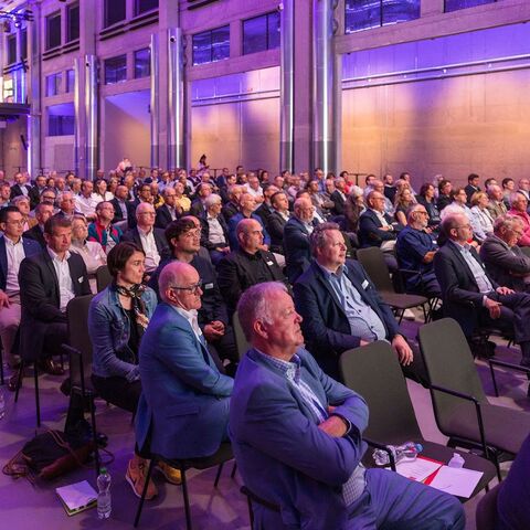 Eine gut besuchte Generalversammlung in der JED Events Eventhalle.