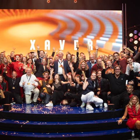 Sieger des Xaver Awards 2024 auf der Bühne