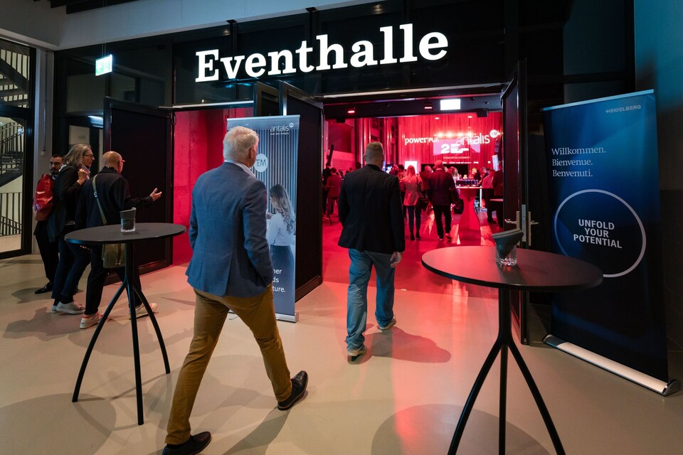 Eingang zur Eventhalle JED Events