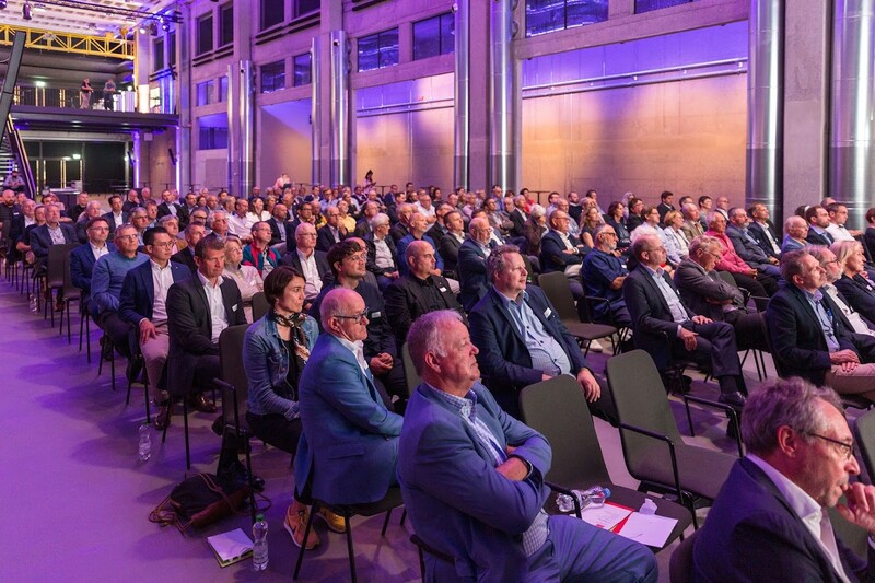 Eine gut besuchte Generalversammlung in der JED Events Eventhalle.